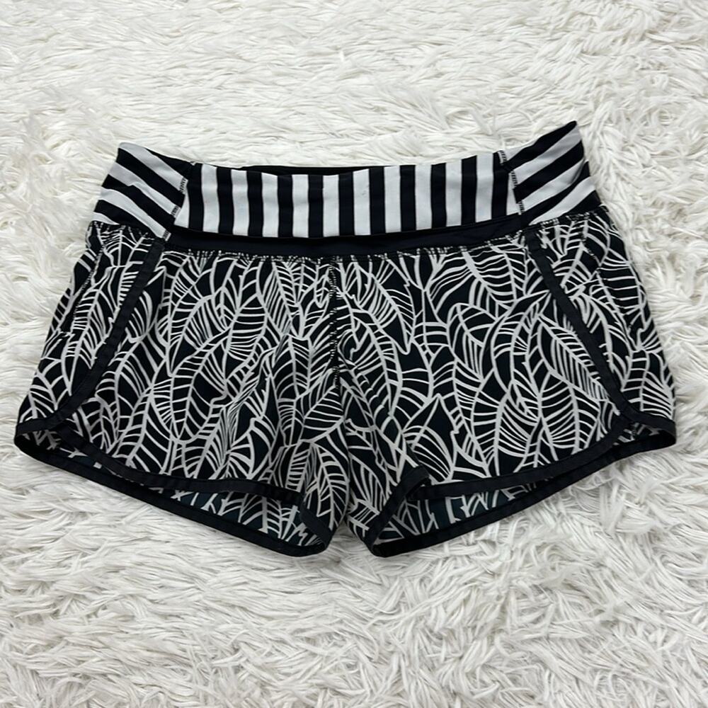 Lululemon Run Times Short *4-way stretch Pretty Palm Black Angel Wing / Black